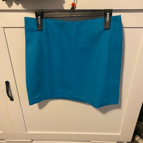 Turquoise skirt - Picture 2 of 3